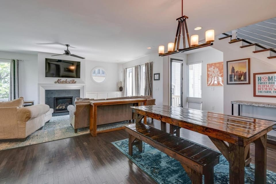12 South Charmer 3 bedroom with Rooftop Patio House in Nashville
