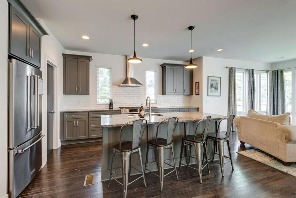 12 South Charmer 3 bedroom with Rooftop Patio House in Nashville