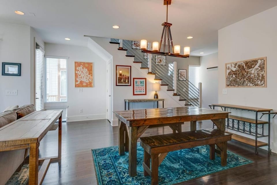 12 South Charmer 3 bedroom with Rooftop Patio House in Nashville