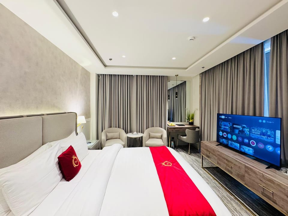 Bed, TV and multimedia, Photo of the whole room, Seating area, Evening entertainment, Bedroom