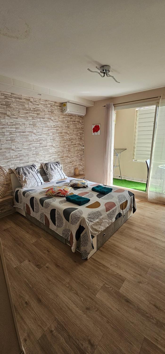 Bed, Living room, Photo of the whole room