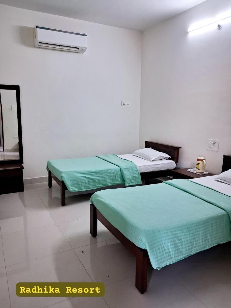 Bed, Photo of the whole room, Bedroom, air conditioner