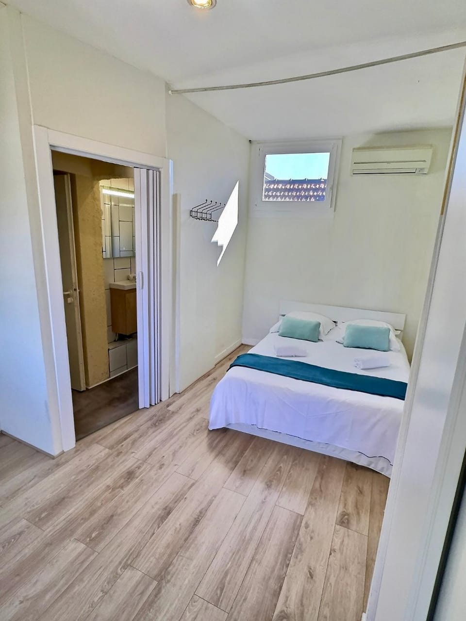 Bed, Photo of the whole room, Bedroom, towels, wardrobe, air conditioner