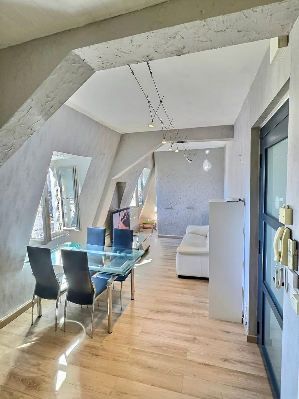 TV and multimedia, Living room, Dining area
