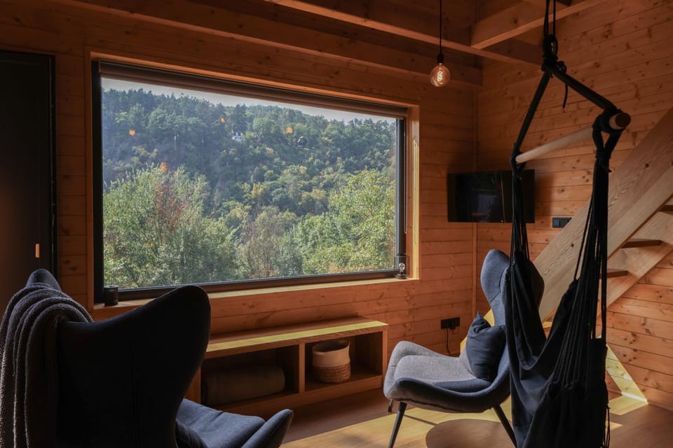 Natural landscape, TV and multimedia, Living room, Seating area