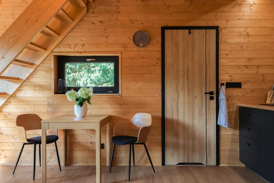 Kitchen or kitchenette, Seating area, Dining area