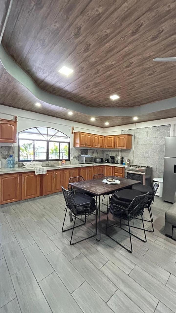 Kitchen or kitchenette, Dining area, pet friendly