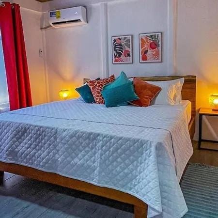 Bed, Photo of the whole room, Bedroom, air conditioner