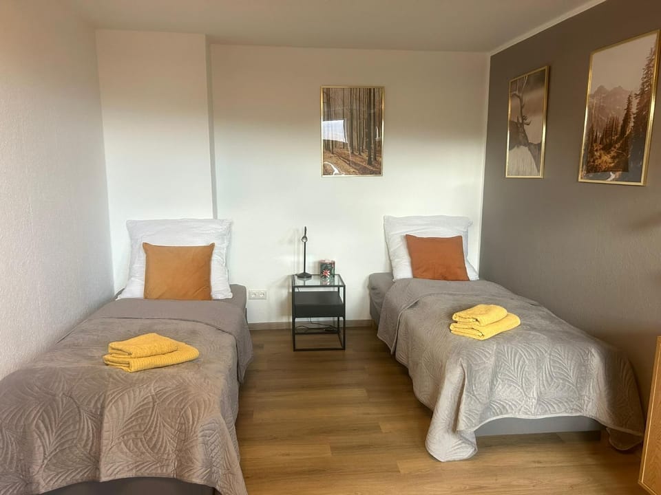 FR- moderne Wohnung, WLAN, Smart-TV, voll ausgestattete Küche Apartment in Lower Saxony, Germany