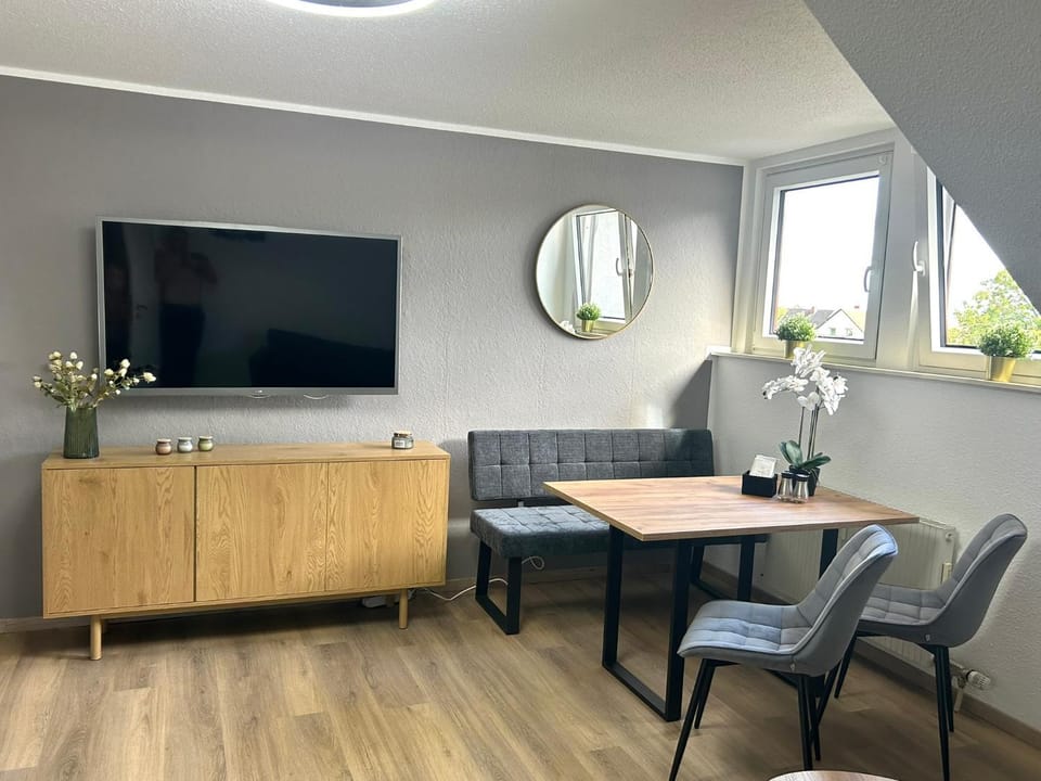 FR- moderne Wohnung, WLAN, Smart-TV, voll ausgestattete Küche Apartment in Lower Saxony, Germany