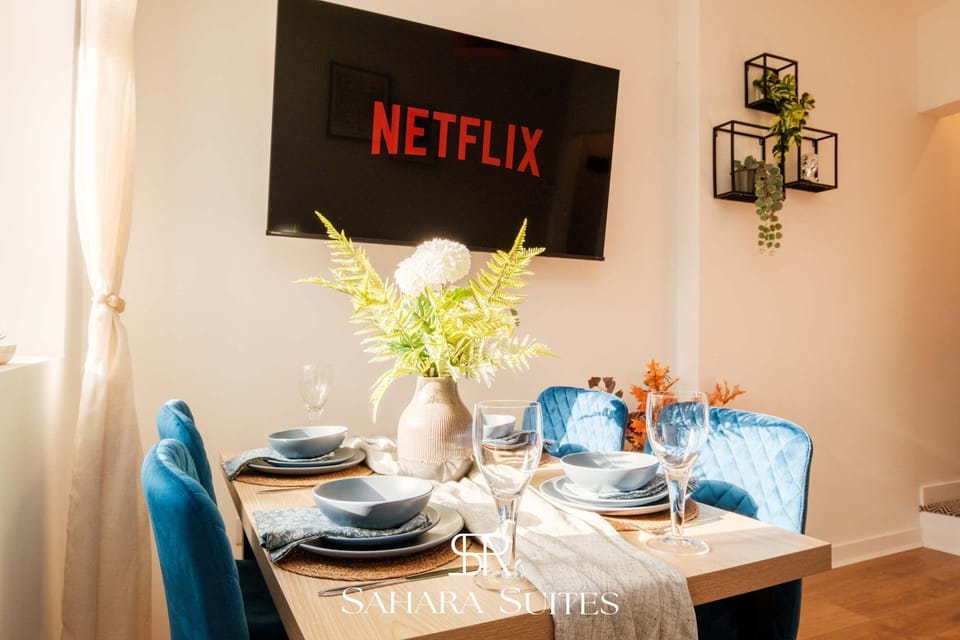 TV and multimedia, Living room, Seating area, Dining area, Evening entertainment