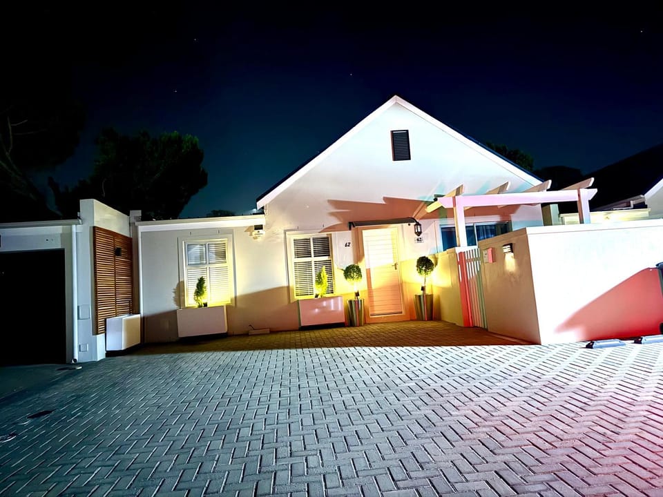 Avalon 4 Bed 4 Bath House in residential security Estate House in Stellenbosch
