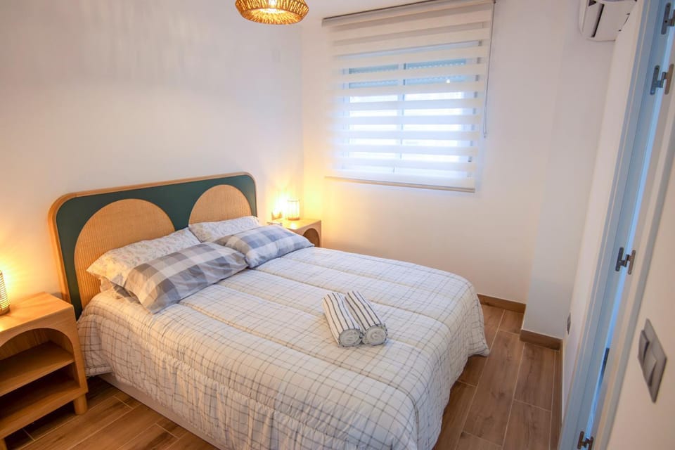 Bed, Photo of the whole room, Bedroom, towels, air conditioner