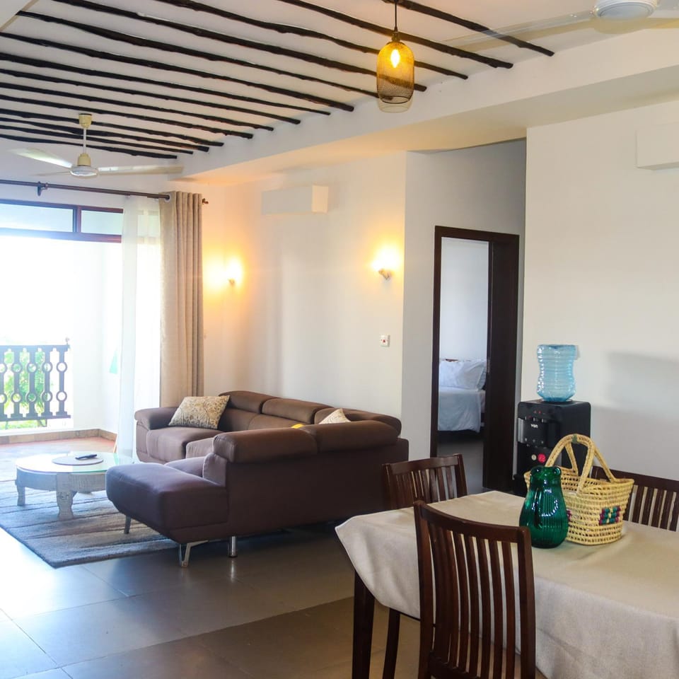 Zuri's Beachfront Bliss, With Beach Access -Sultan Palace Apartment in Kenya