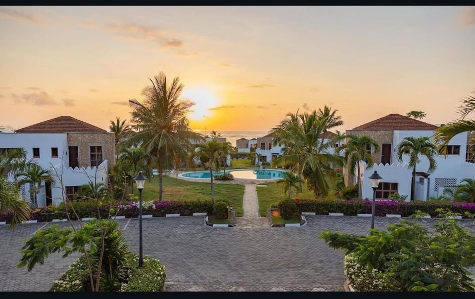 Day, Garden, Garden view, Pool view, Swimming pool, Sunset