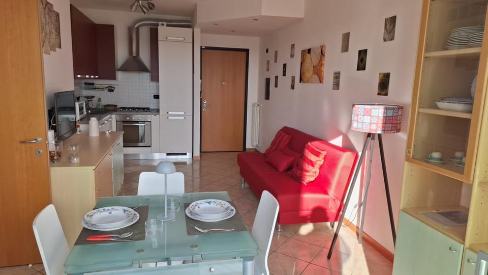 Kitchen or kitchenette, Living room, Seating area, Dining area, oven, stove