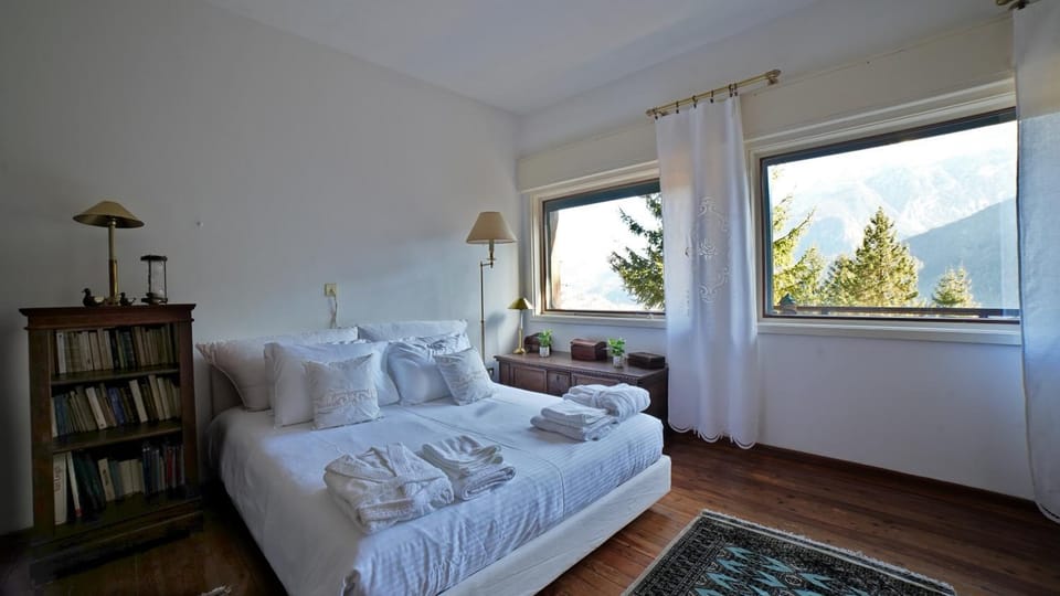 Bed, Natural landscape, Photo of the whole room, Bedroom, Mountain view, towels