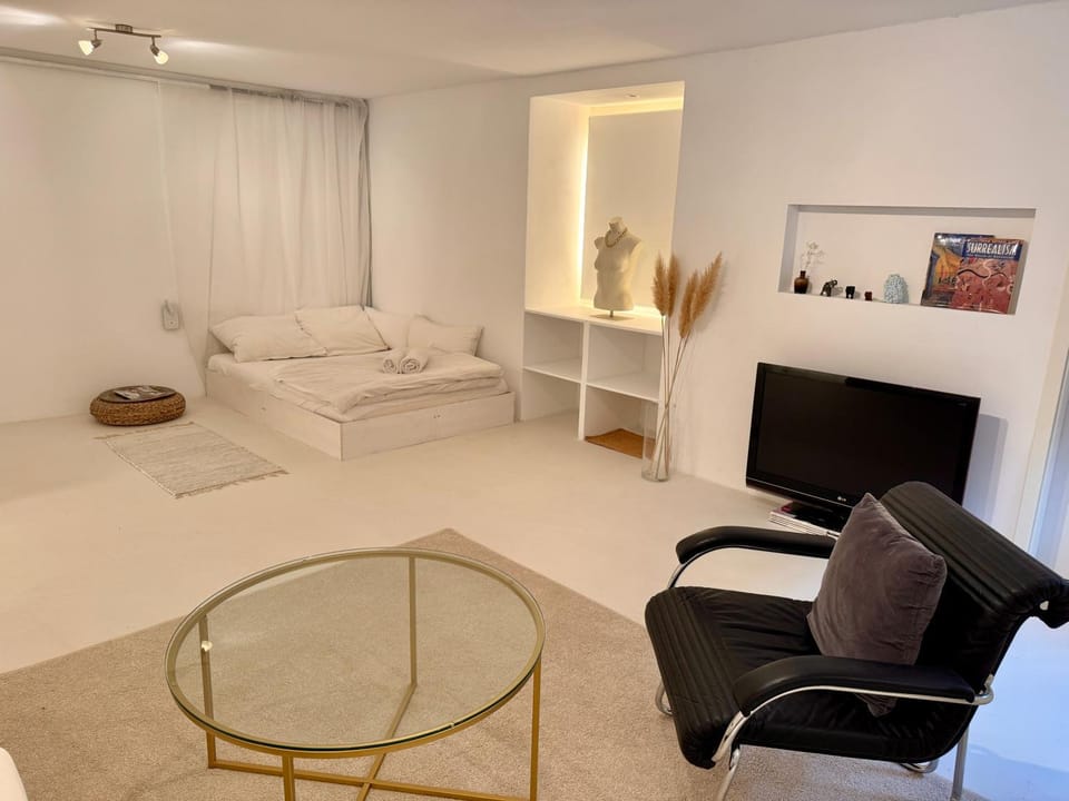 Eigene Souterrain Keller Wohnung nähe Olympiapark - von privat Apartment in Munich