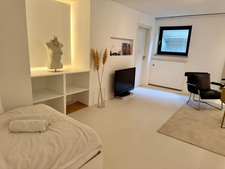Eigene Souterrain Keller Wohnung nähe Olympiapark - von privat Apartment in Munich