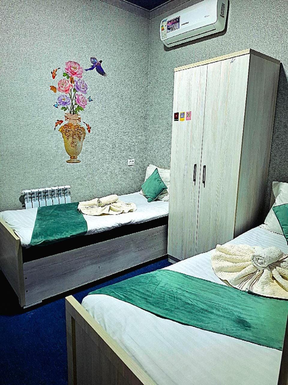 Bed, Photo of the whole room, towels, wardrobe, air conditioner