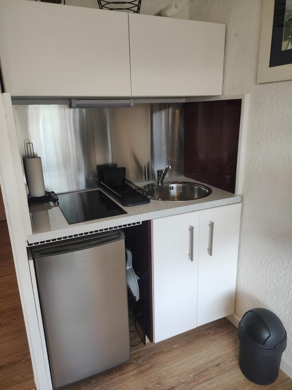 Coffee/tea facilities, Kitchen or kitchenette, stove, toaster