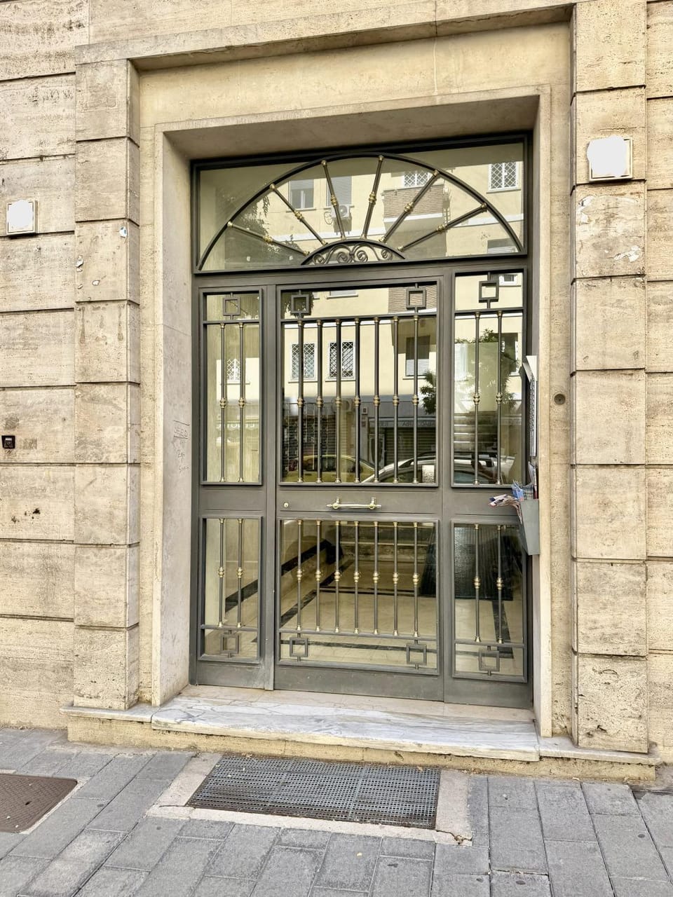 Facade/entrance