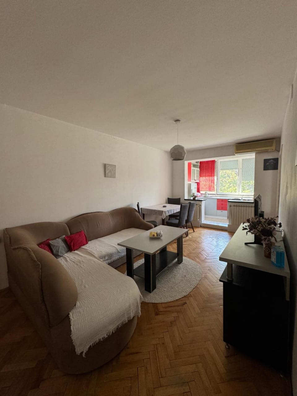 TV and multimedia, Living room, Photo of the whole room, Seating area