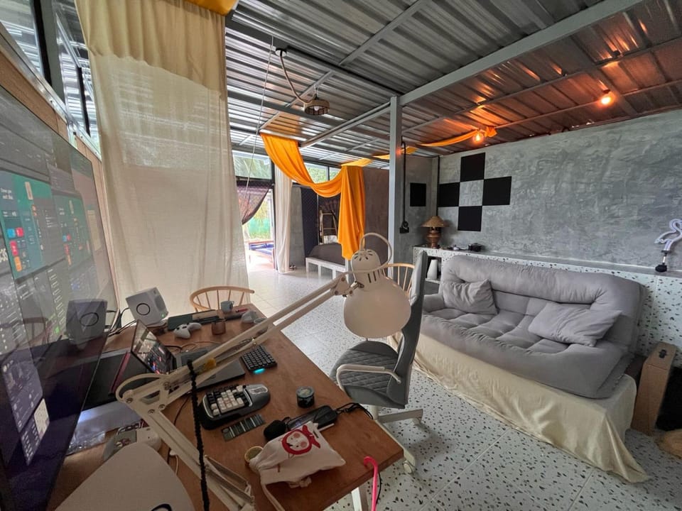 Bed, TV and multimedia, Living room, Seating area, Bedroom