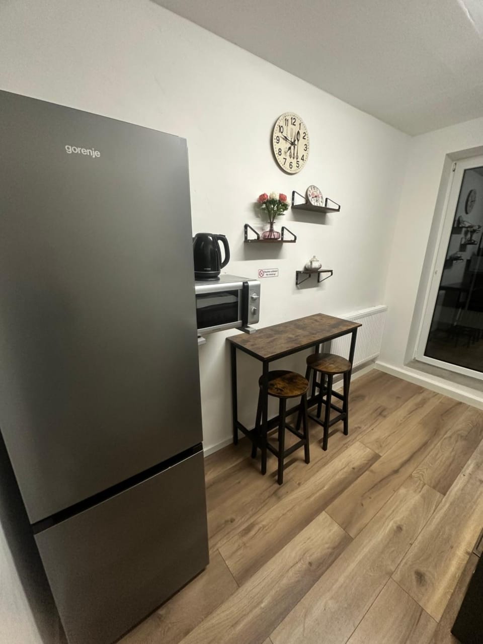 Kitchen or kitchenette, Dining area, Communal kitchen