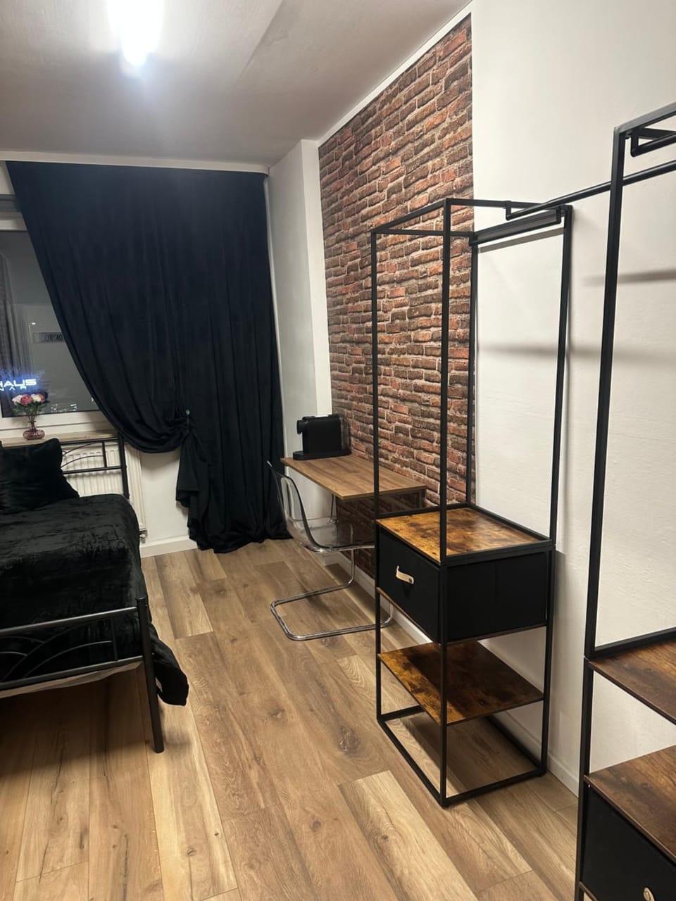 Bed, Photo of the whole room, Seating area, Bedroom, wardrobe