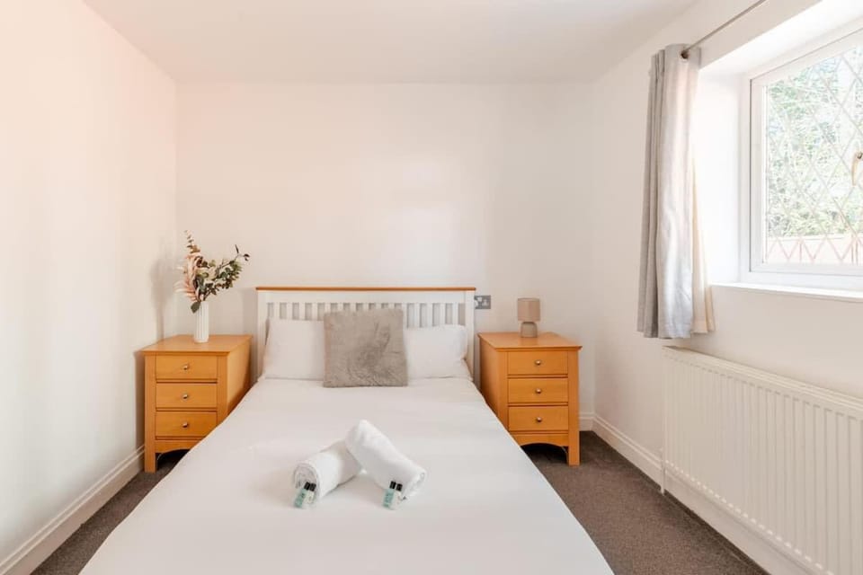 Spacious Riverside View Bungalow House in Oxford