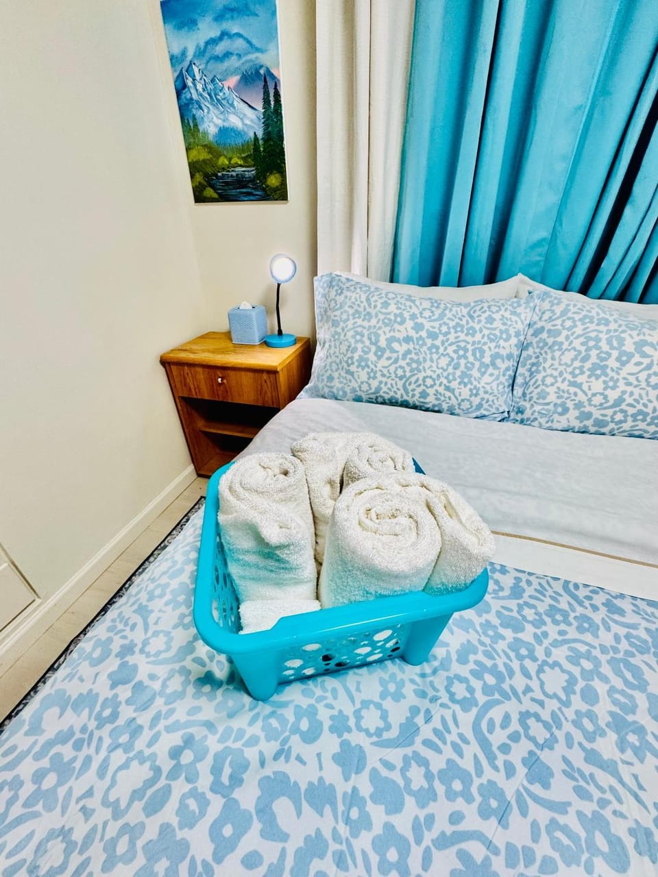 Bed, Bedroom, towels