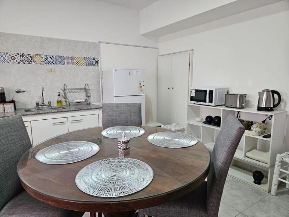 Coffee/tea facilities, Kitchen or kitchenette, oven