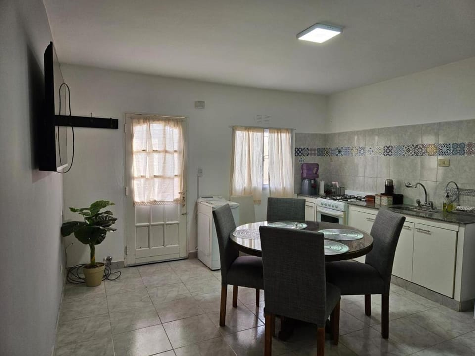 TV and multimedia, Kitchen or kitchenette, Dining area, oven
