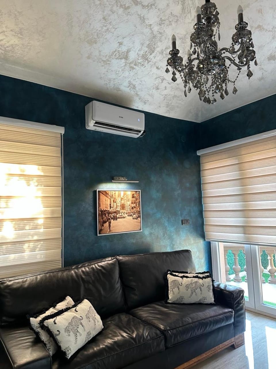 Living room, Seating area, air conditioner