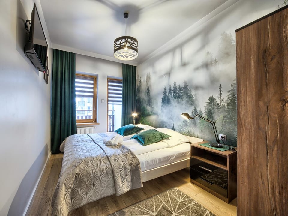 Bed, TV and multimedia, Bedroom