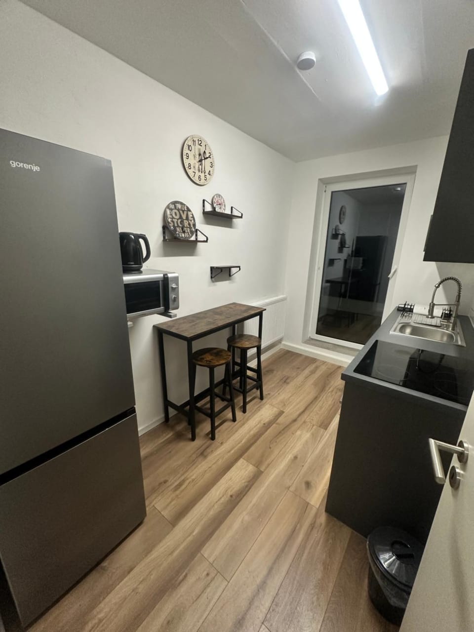 Kitchen or kitchenette, Dining area, Communal kitchen, Food, stove, kitchen