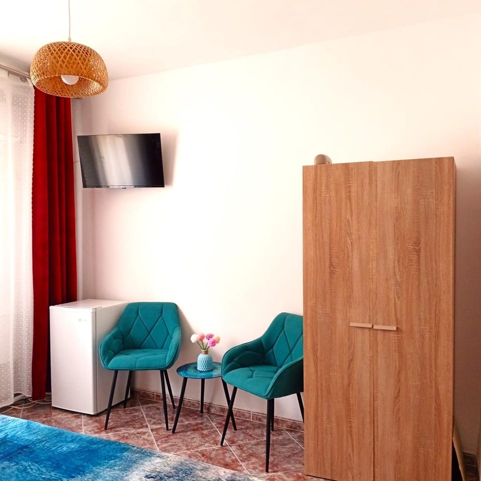 TV and multimedia, Seating area, wardrobe