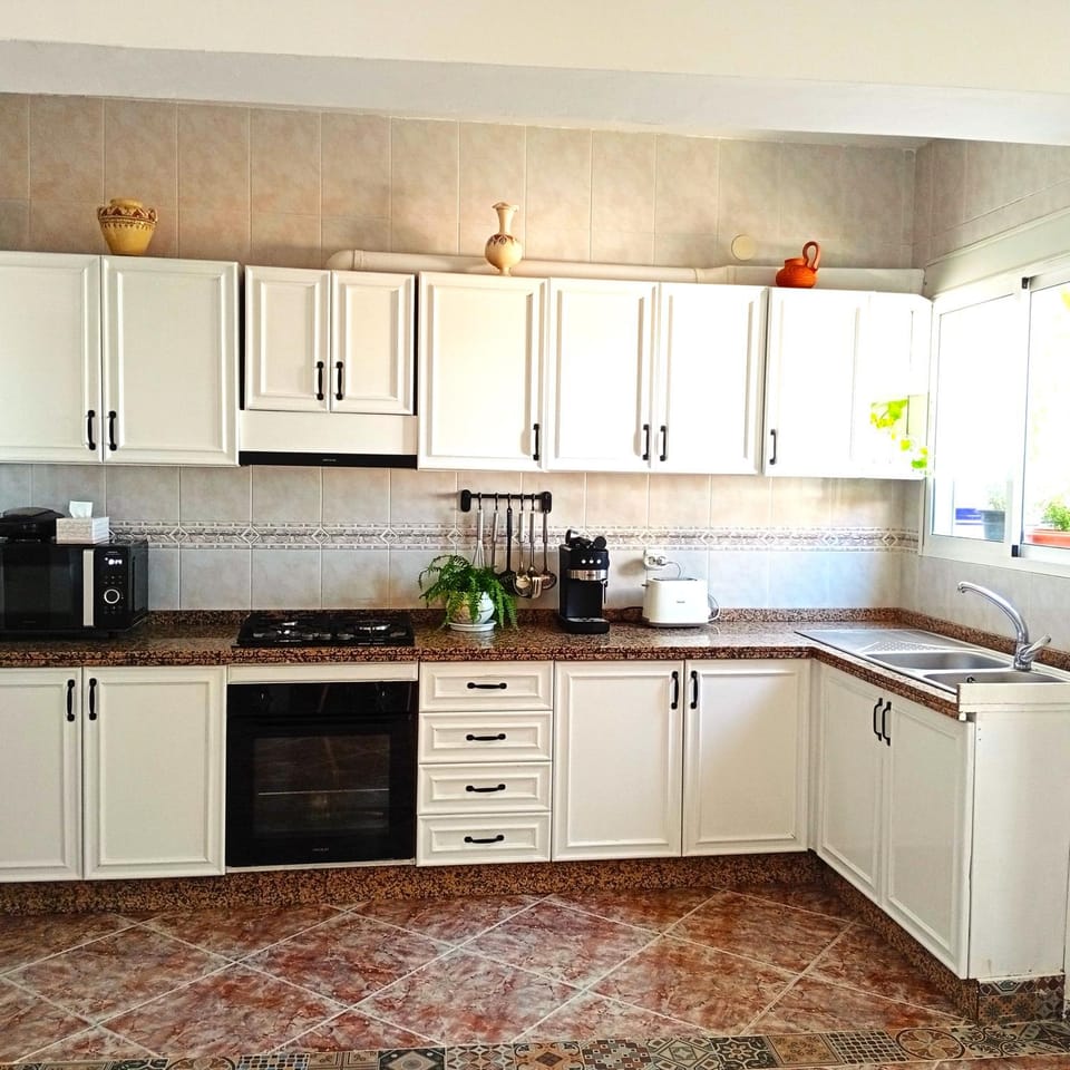 Kitchen or kitchenette, Communal kitchen