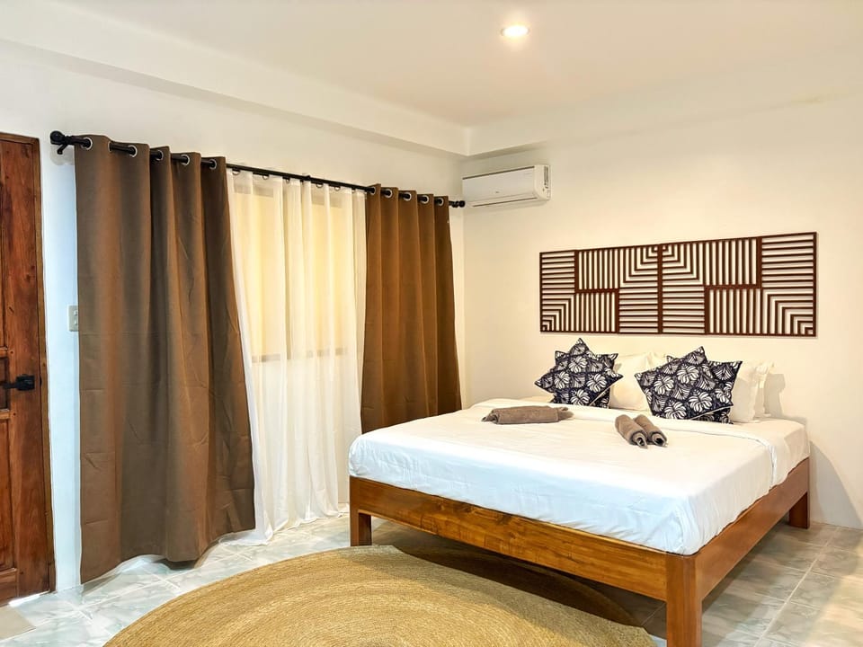 Bed, Photo of the whole room, Bedroom, air conditioner