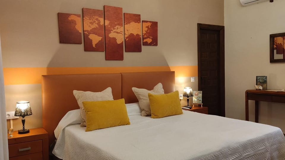 Bed, Photo of the whole room, Bedroom