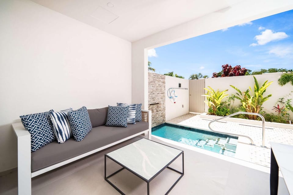 Elegant 3BR Pool Villa Beach 5min Holetown House in Saint James