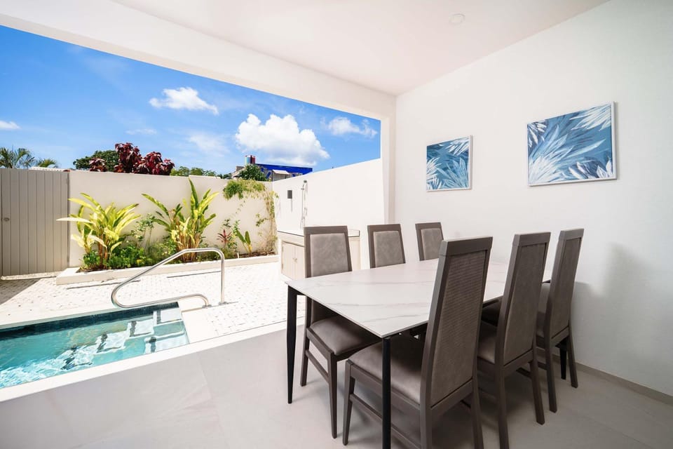 Elegant 3BR Pool Villa Beach 5min Holetown House in Saint James