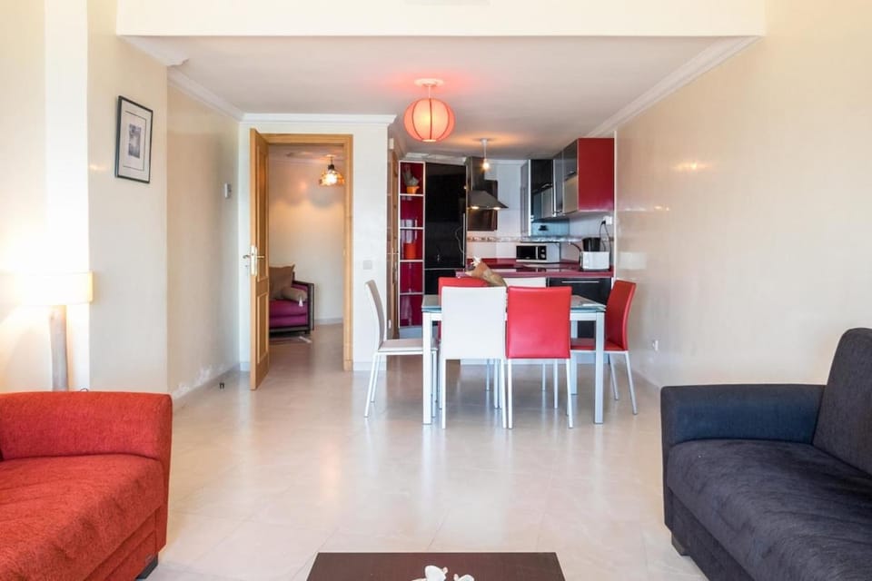 Sea facing Feet in the water & Restaurants, TGV Apartment in Tangier
