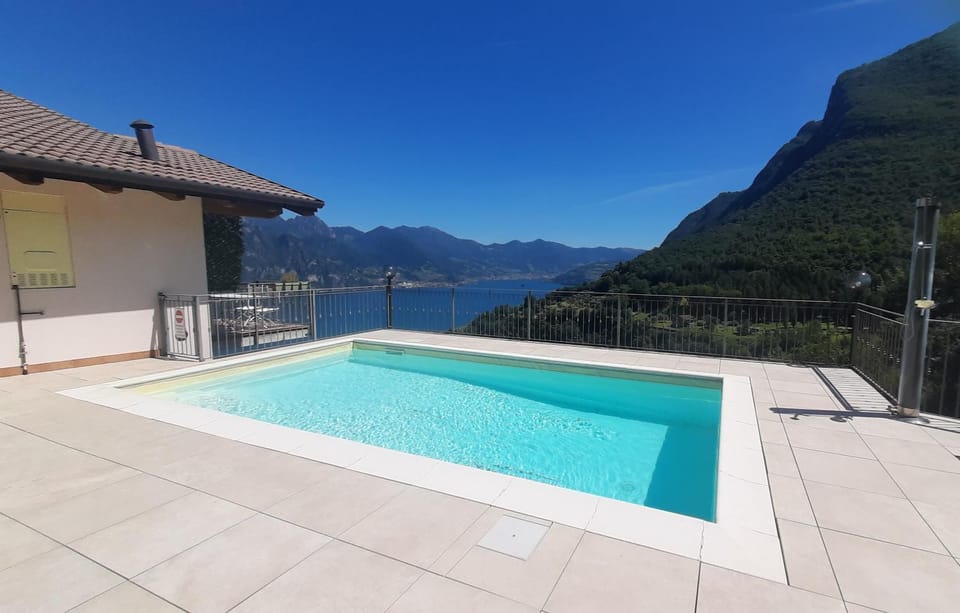 Il Giardino vista lago Apartment in Province of Brescia