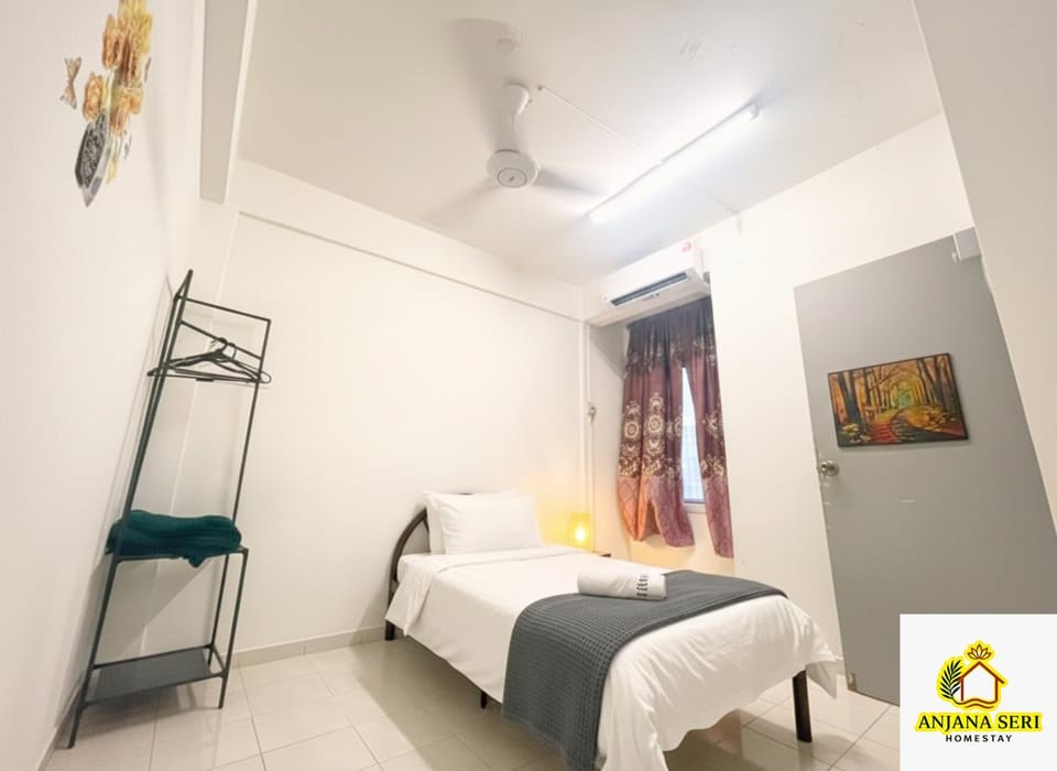 Bed, Photo of the whole room, Bedroom, air conditioner