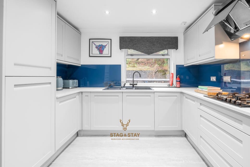 Coffee/tea facilities, dishwasher, microwave, oven, stove, toaster, kitchen