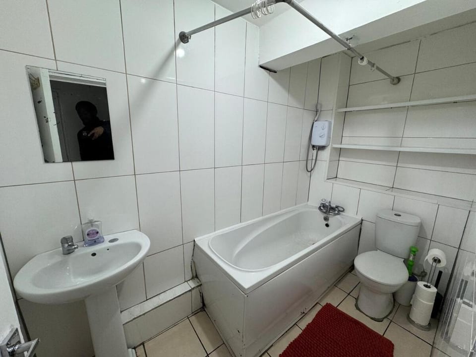 SLT Comfy Double Room Tottenham London Apartment in London