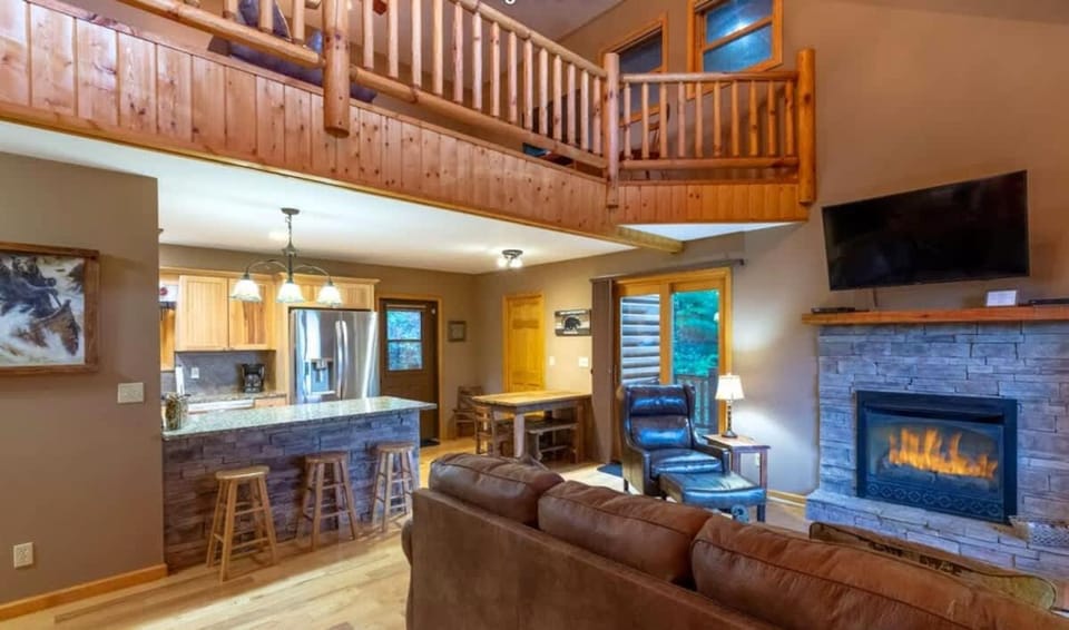 Communal lounge/ TV room, TV and multimedia, Kitchen or kitchenette, Living room, Dining area, Evening entertainment
