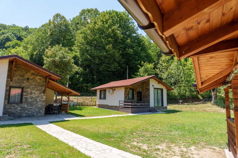Двете къщи - 2 къщи с двор и барбекю за 10 човека в село Бели осъм Villa in Bulgaria